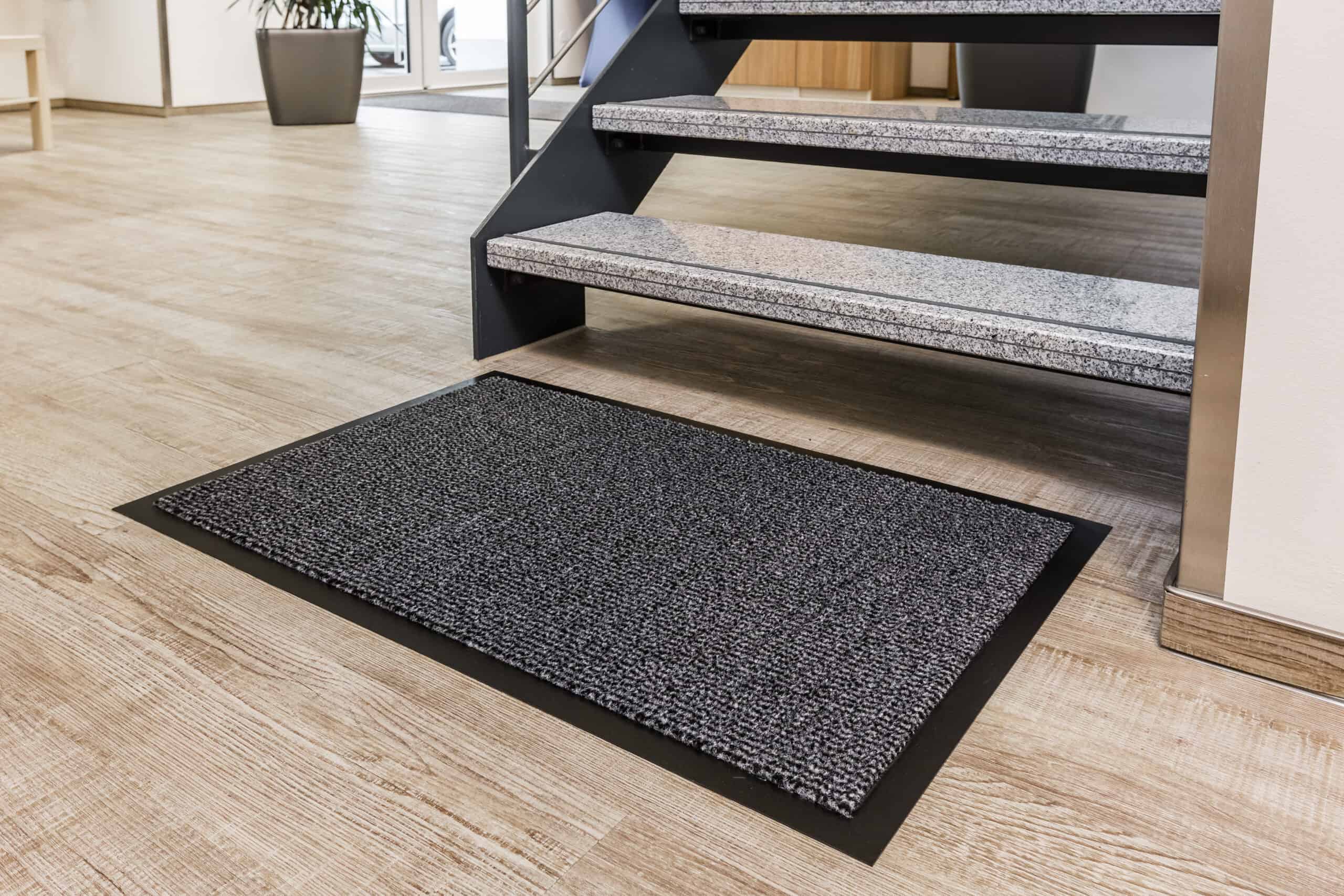 Saphir 60 x 90 cm. meleret Grå