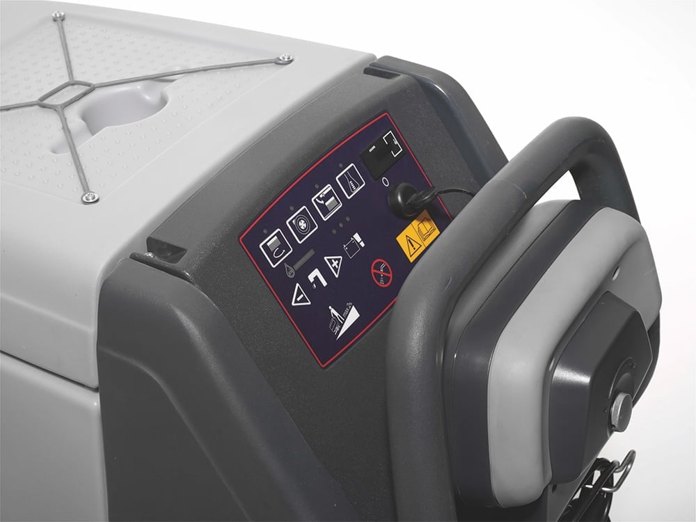 Gulvvaskemaskine Nilfisk BA551 D m. indb. lader inkl. 5 L Sæbe