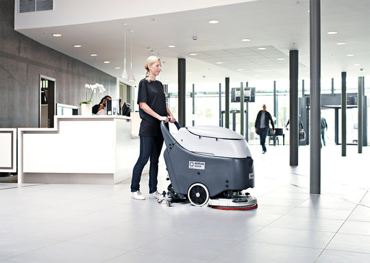 Gulvvaskemaskine Nilfisk SC450 53 B komplet inkl. 5 L Sæbe