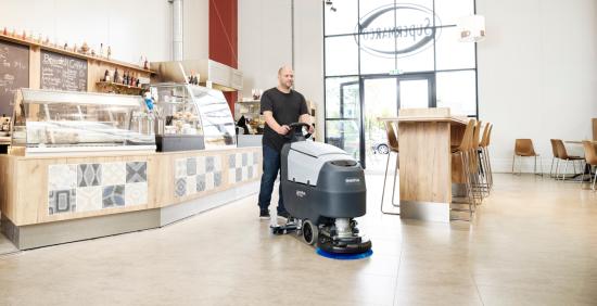 Gulvvaskemaskine Nilfisk SC401 43 BD Full PKG inkl. rondelholder & 5 L Sæbe