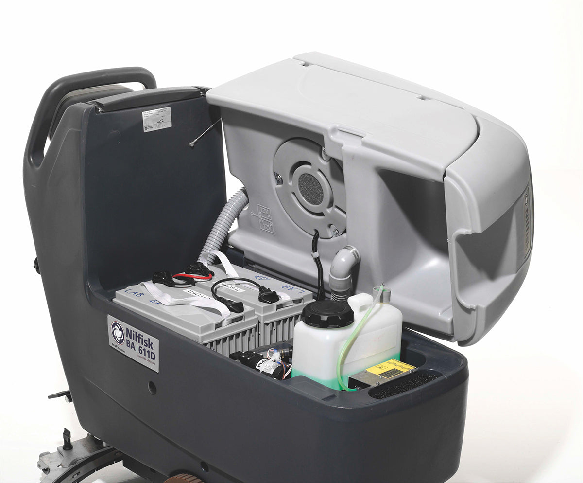 Gulvvaskemaskine Nilfisk BA551 D m. indb. lader inkl. 5 L Sæbe