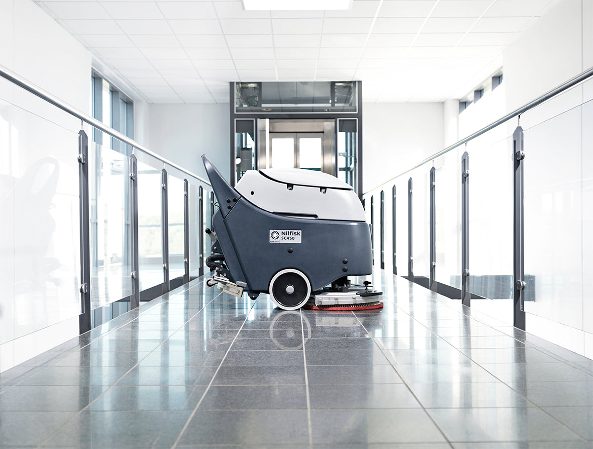 Gulvvaskemaskine Nilfisk SC450 53 B komplet inkl. 5 L Sæbe